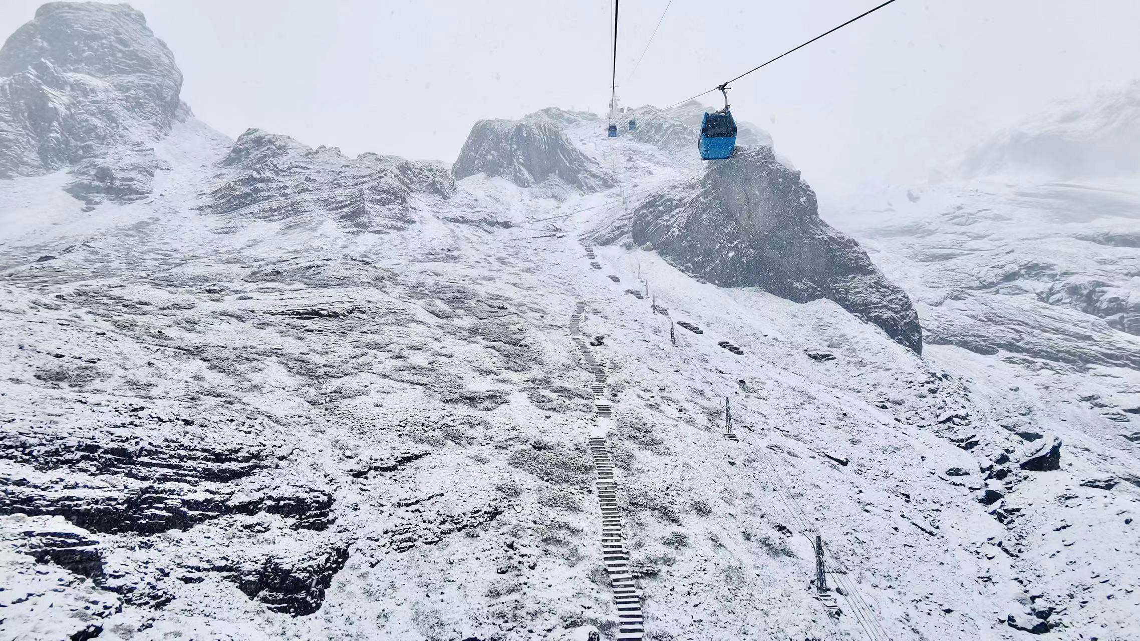 奔赴一场盛会 玉龙雪山下雪了 (4).jpg