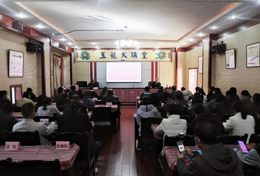 玉龙大讲堂举办“社会主义发展史”专题讲座