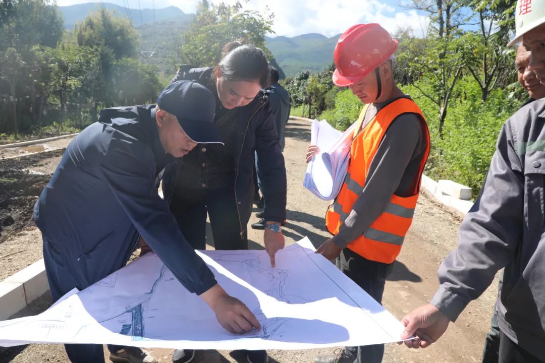 和秋珍调研推进文笔海运动公园、县中医院等项目建设工作.jpg