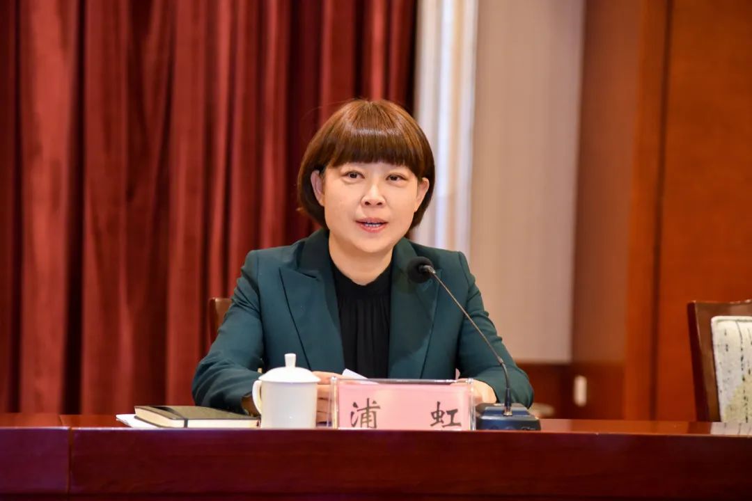 浦虹在泸沽湖巡湖调研并主持召开座谈会1.jpg