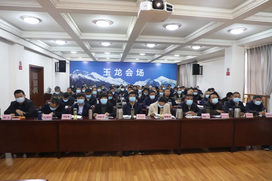 玉龙县组织收听收看学习贯彻党的二十大精神中央宣讲团报告会.jpg