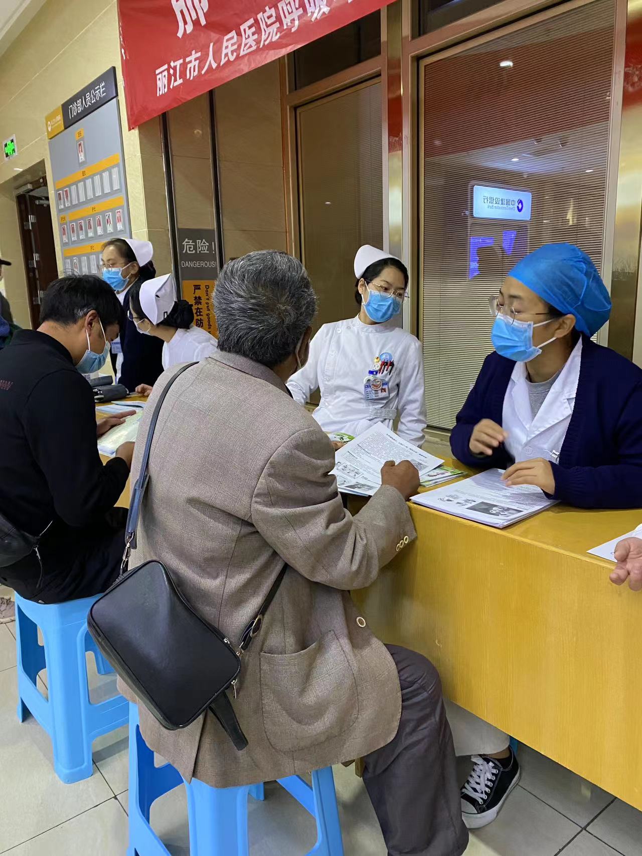 走几步就气喘？当心是慢阻肺！ (3).jpg