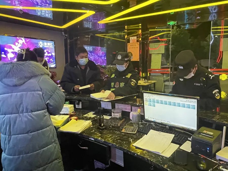 宁蒗大兴派出所开展“库史节”前社会治安大排查、大整治行动.jpg