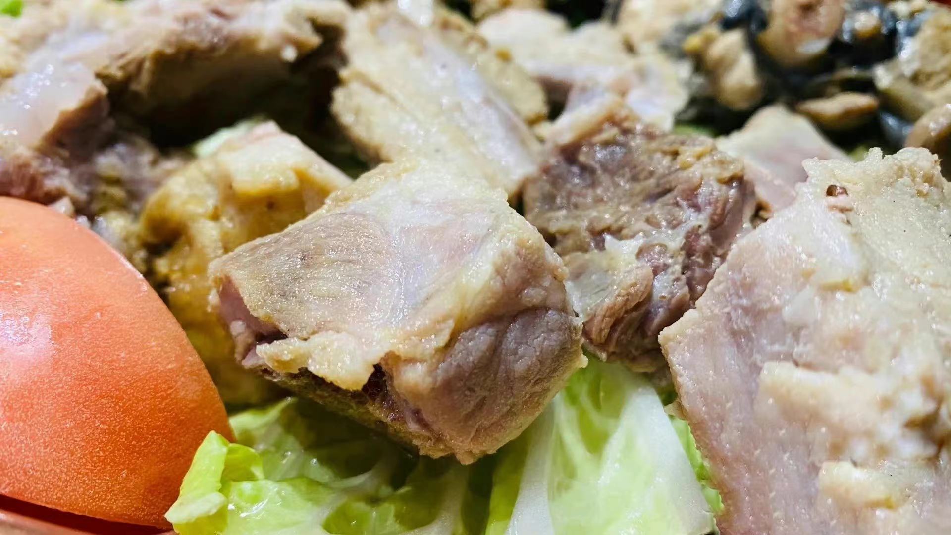 曝光 丽江这家腊排骨不合格.jpg