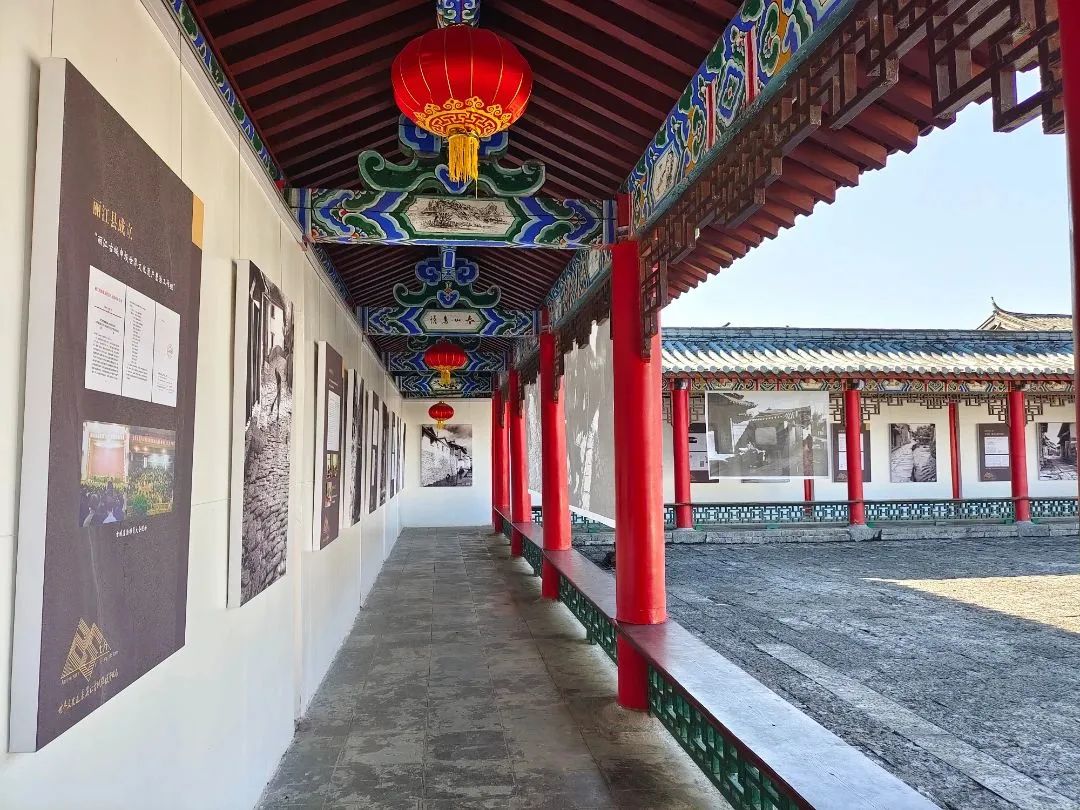 5个展区共计194幅作品 这个主题图展带您了解丽江古城的前世今生