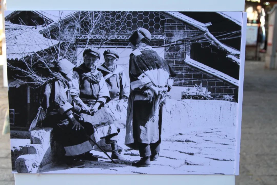 5个展区共计194幅作品 这个主题图展带您了解丽江古城的前世今生