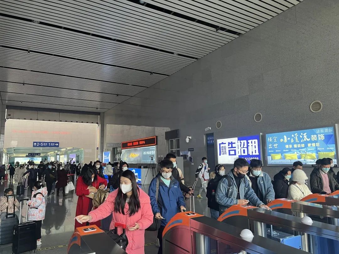 元旦小长假 我市铁路 航空 公路客运小幅上涨 (2).jpg