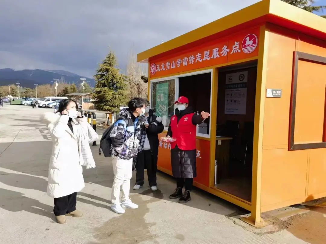 玉龙雪山景区冰雪旅行秩序井然，喜迎八方游客！ (1).jpg