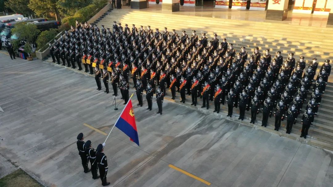 丽江市公安局开展系列活动庆祝中国人民警察节 (1).jpg