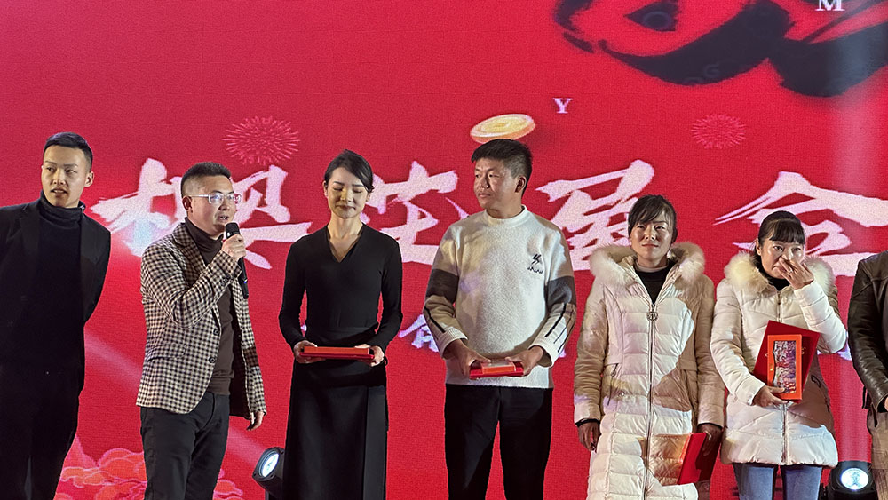坚难但从不放弃 丽江古城第一家酒吧樱花屋金举行2023年会