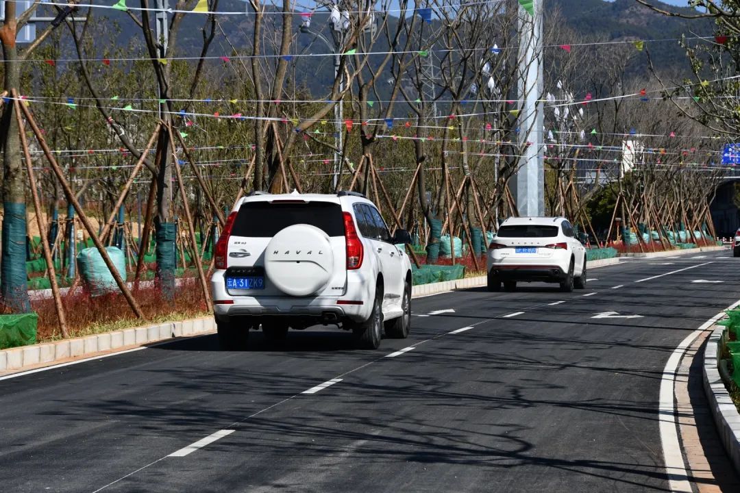 荣华中路、西安路、昌洛路、中济路南段、安康巷，荣华片区市政路网建设工程建成通车！