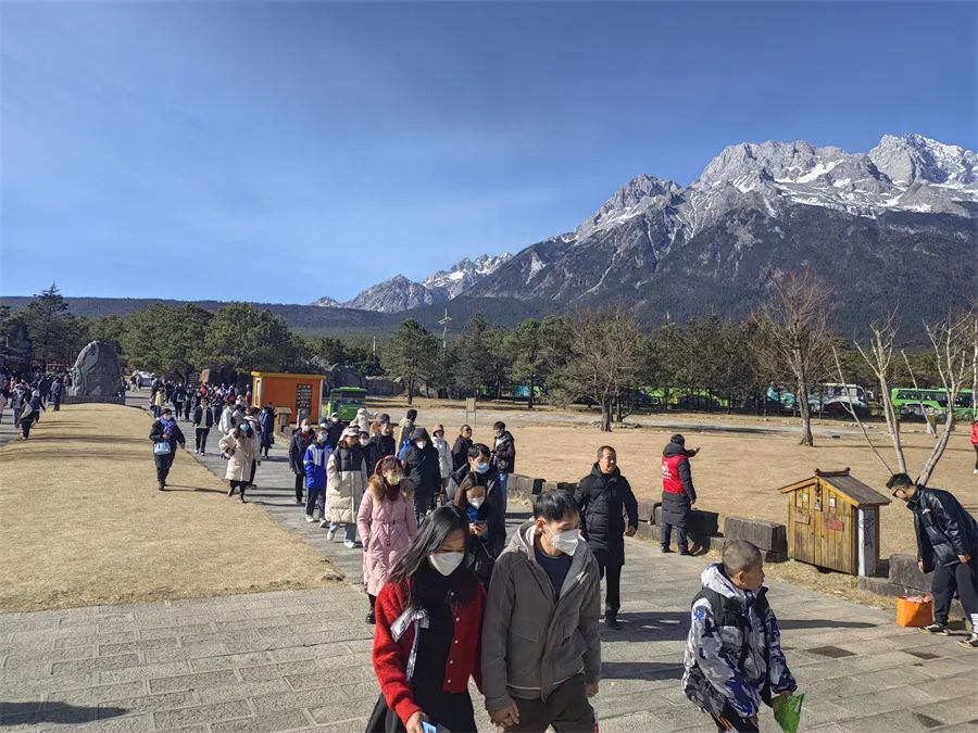 火爆！2023春节玉龙雪山景区接待量较去年同期增加467.32%