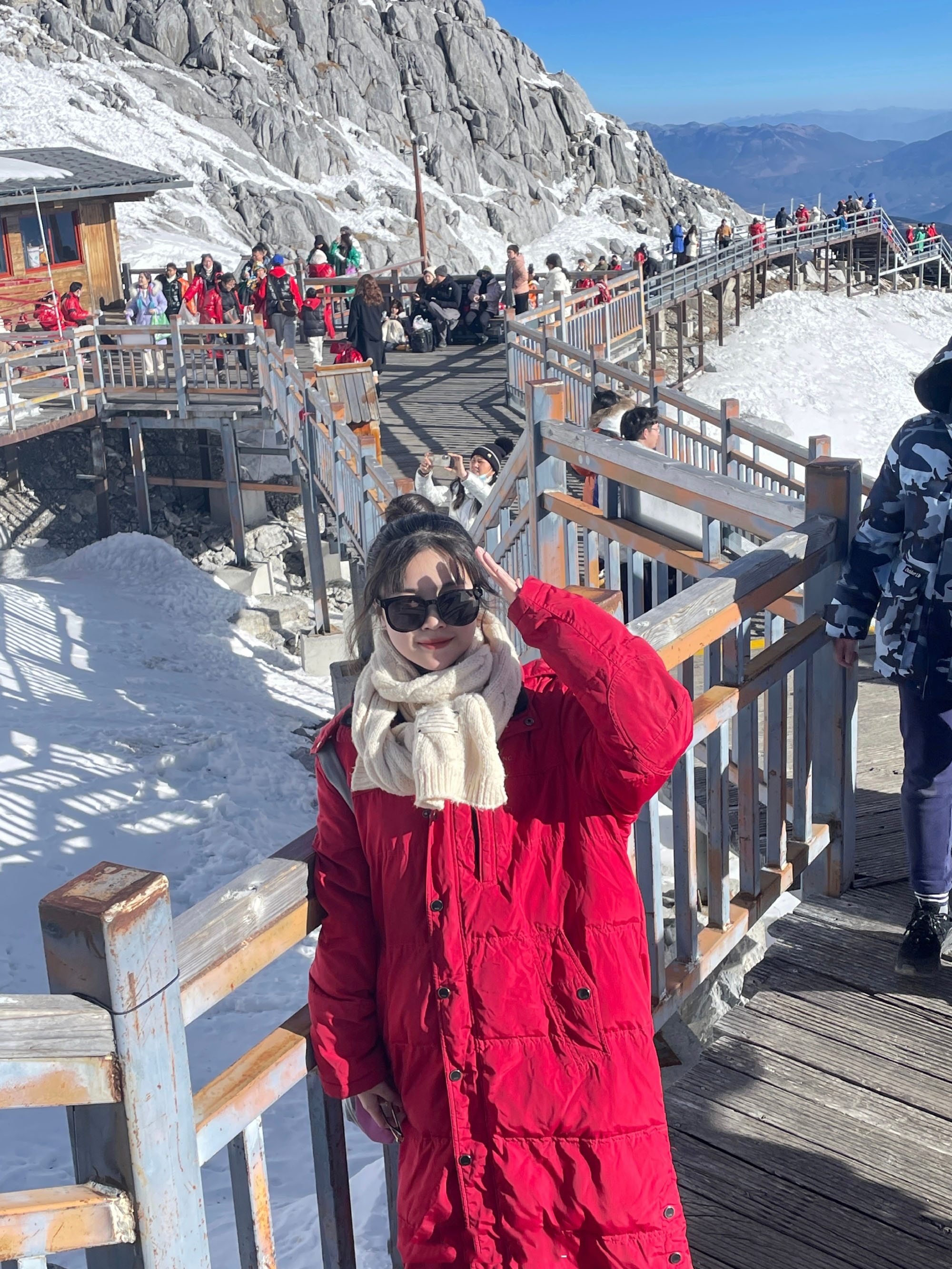 2023春节黄金周玉龙雪山接待游客17.97万人 自驾日均超过5000辆