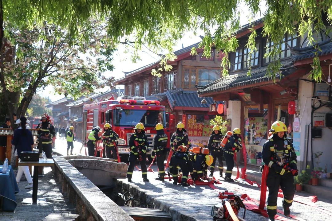 丽江古城开展火灾扑救演练 (2).jpg
