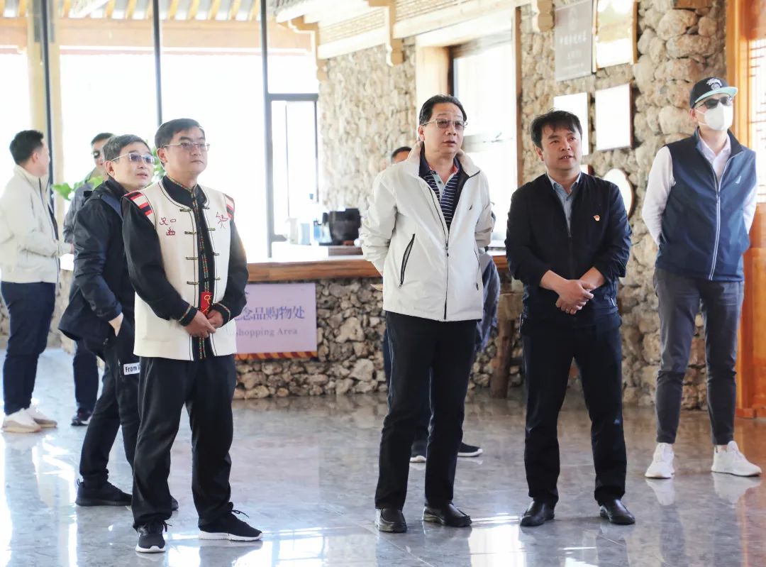 上海广播电视台融媒体中心组团到玉龙县考察.jpg