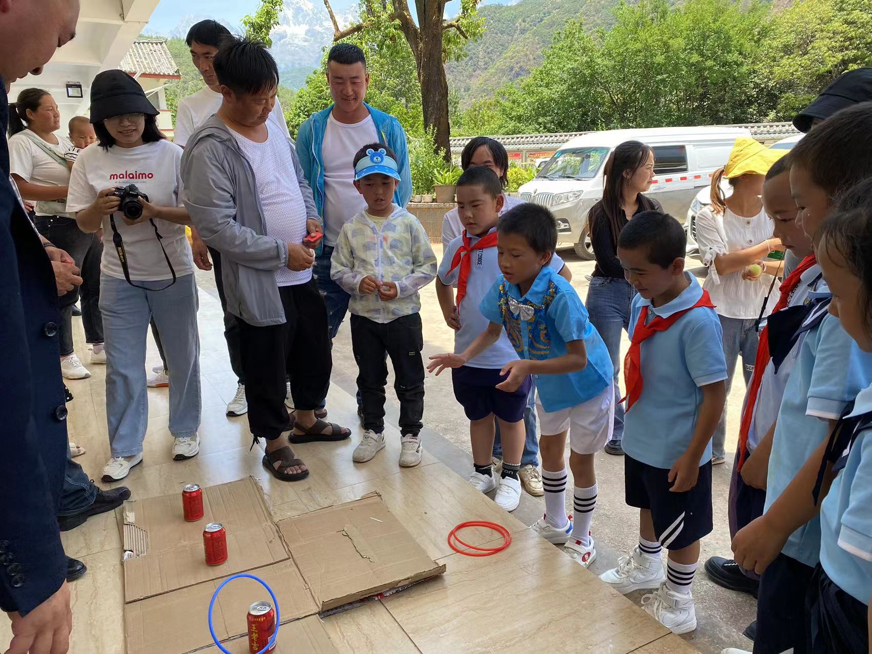 情暖“六一 ” 爱心助学  样样红公司为教育事业献爱心 (7).jpg