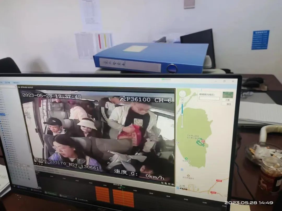 民警找回遗落玉龙雪山景区车辆内的手机  游客寄来长达三页的感谢信 (2).jpg
