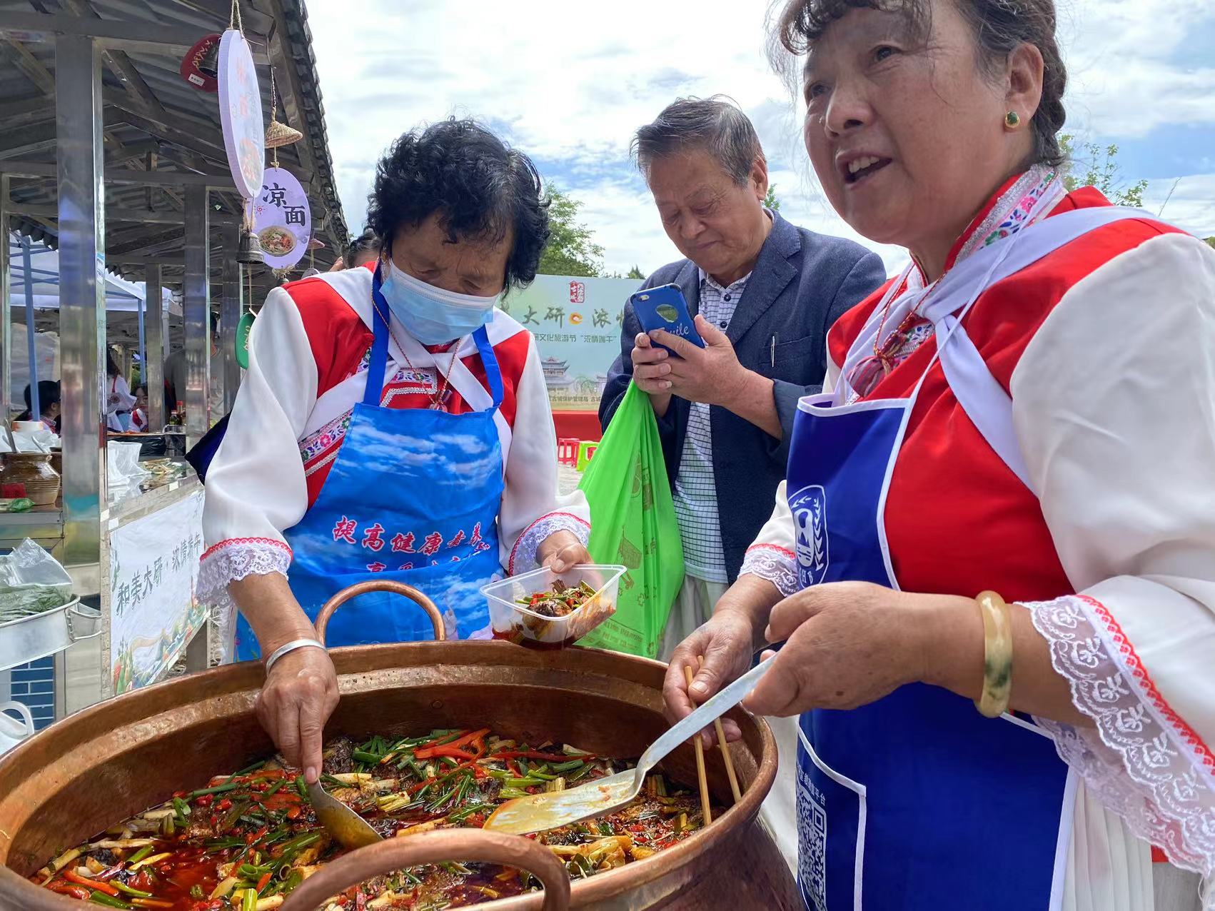 端午节相约丽江古城  包粽子、品美食、看表演、学打跳… 惊喜不断 (5).jpg