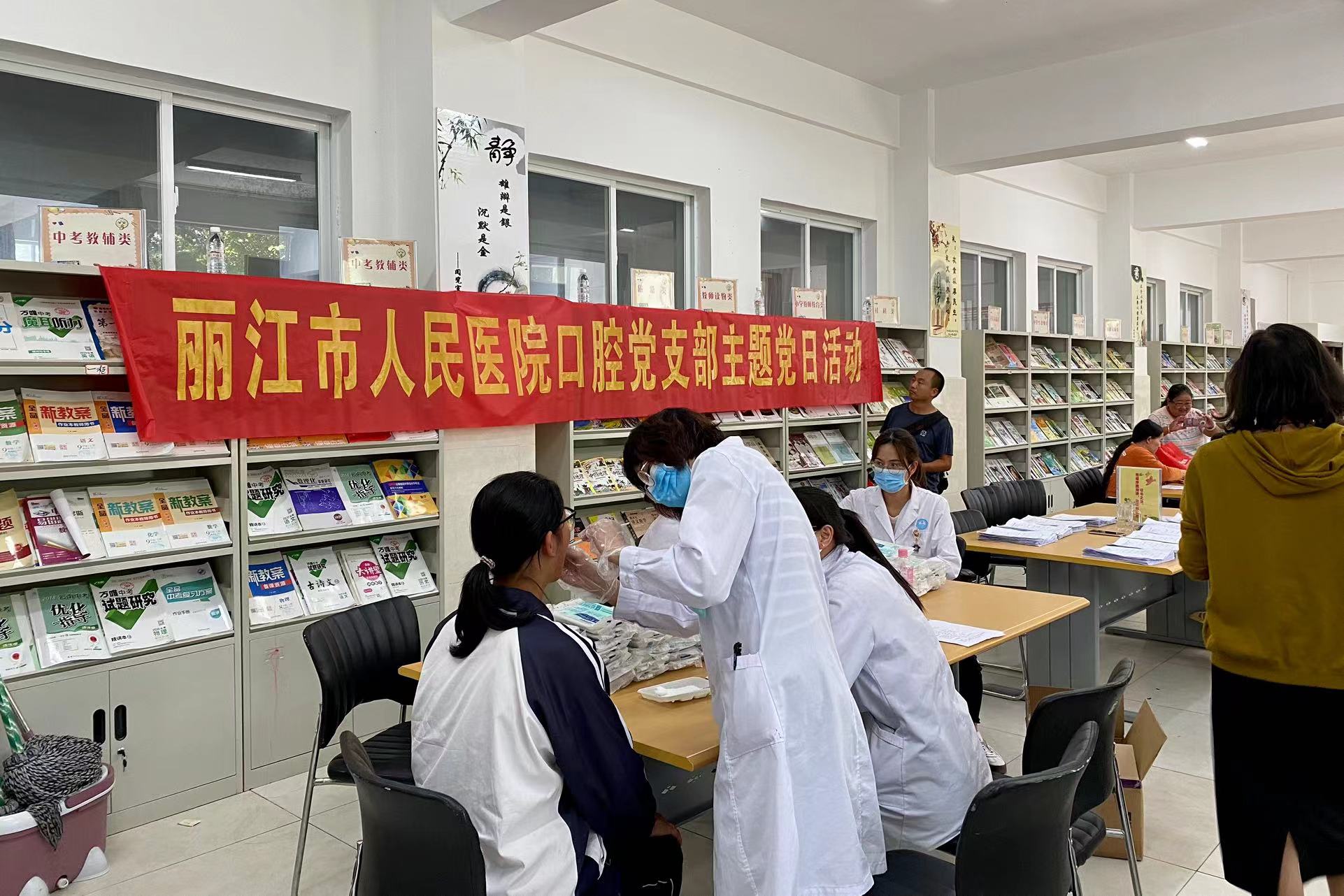 市医院口腔科走进祥和学校开展健康科普 疾病筛查  守护孩子的口腔健康 (7).jpg
