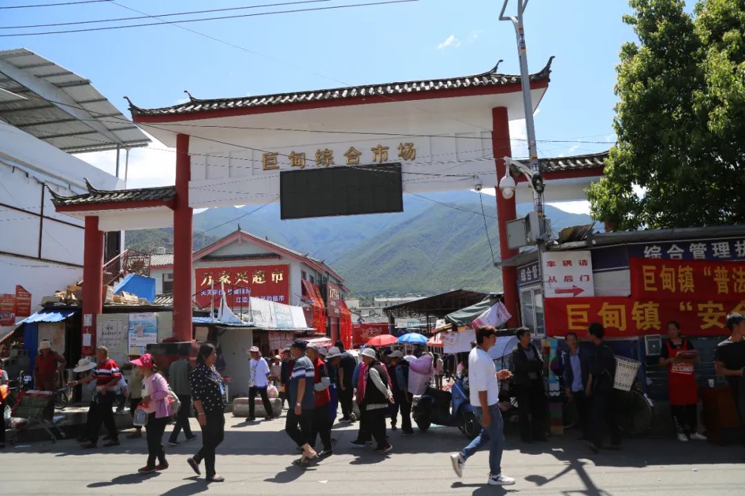 总投资400万元！巨甸农贸市场完成提升改造 (1).jpg