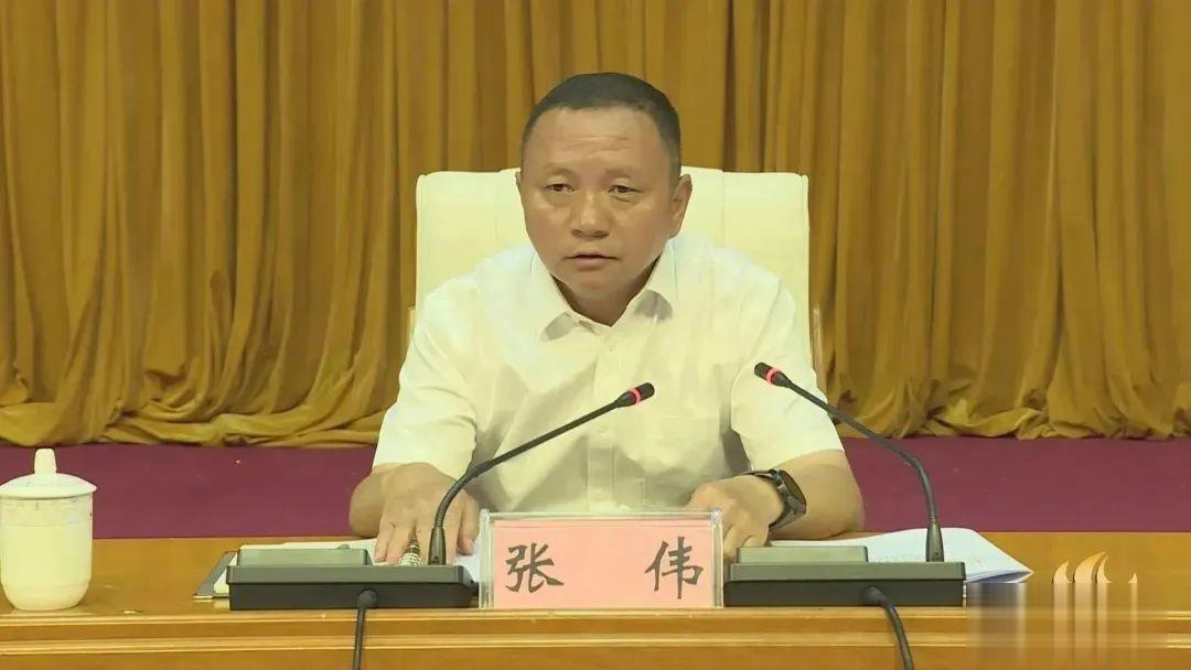 宁蒗县召开高质量发展表彰会议，激励实干兴宁精神 (5).jpg