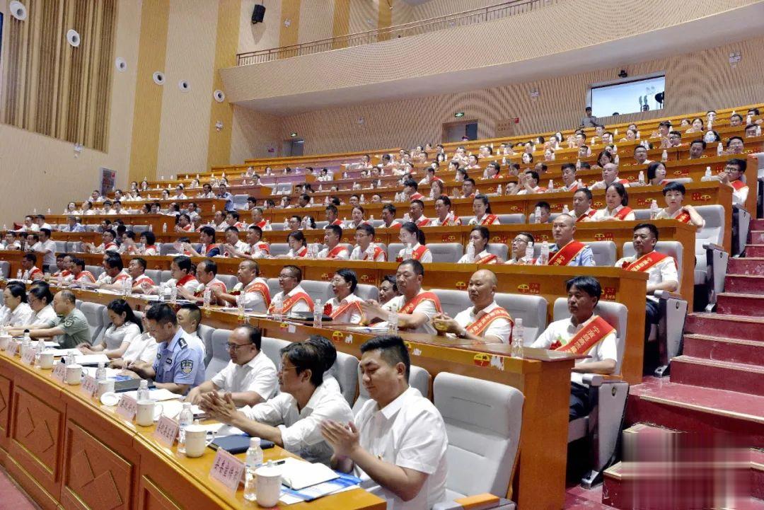 宁蒗县召开高质量发展表彰会议，激励实干兴宁精神 (6).jpg
