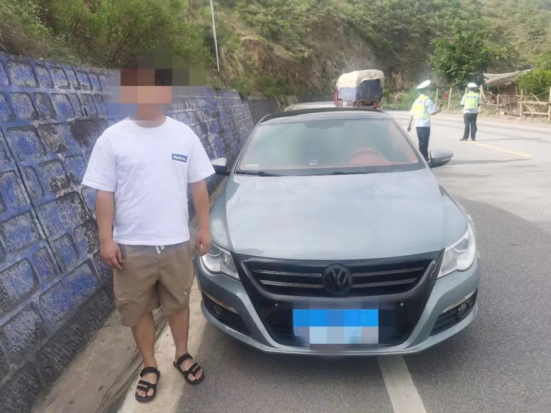 夜晚高音炮肆虐，永胜警方严打飙车违法行为 (3).jpg