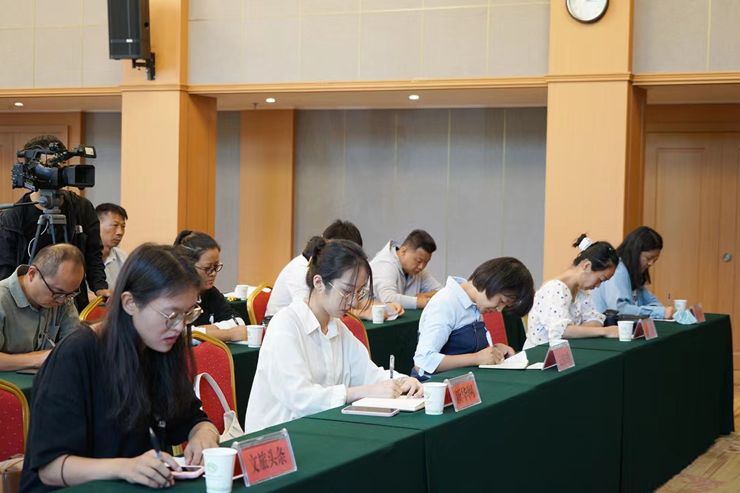 争一流 促跨越  华坪县经济社会发展实现大突破 (5).jpg