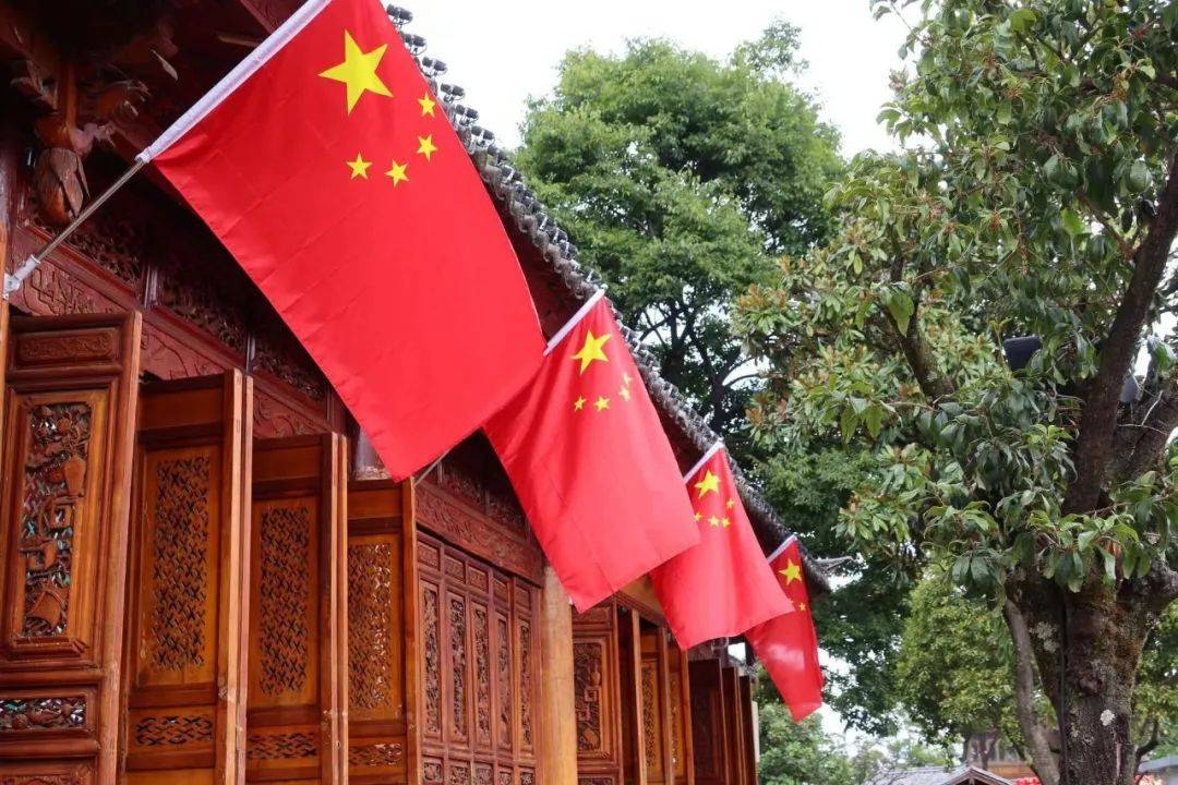 满城中国红 丽江古城“盛装”迎国庆！.jpeg