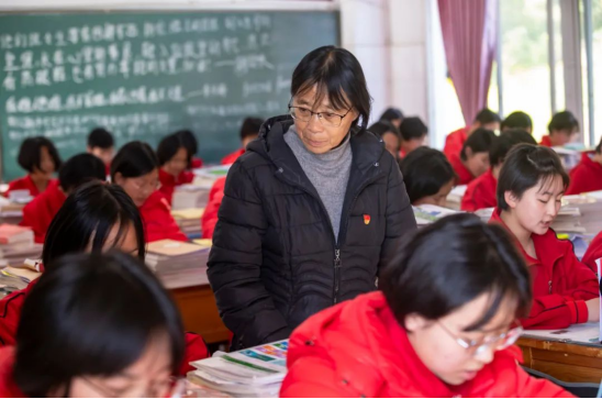 丽江华坪女高校长张桂梅当选为全国妇联副主席.png