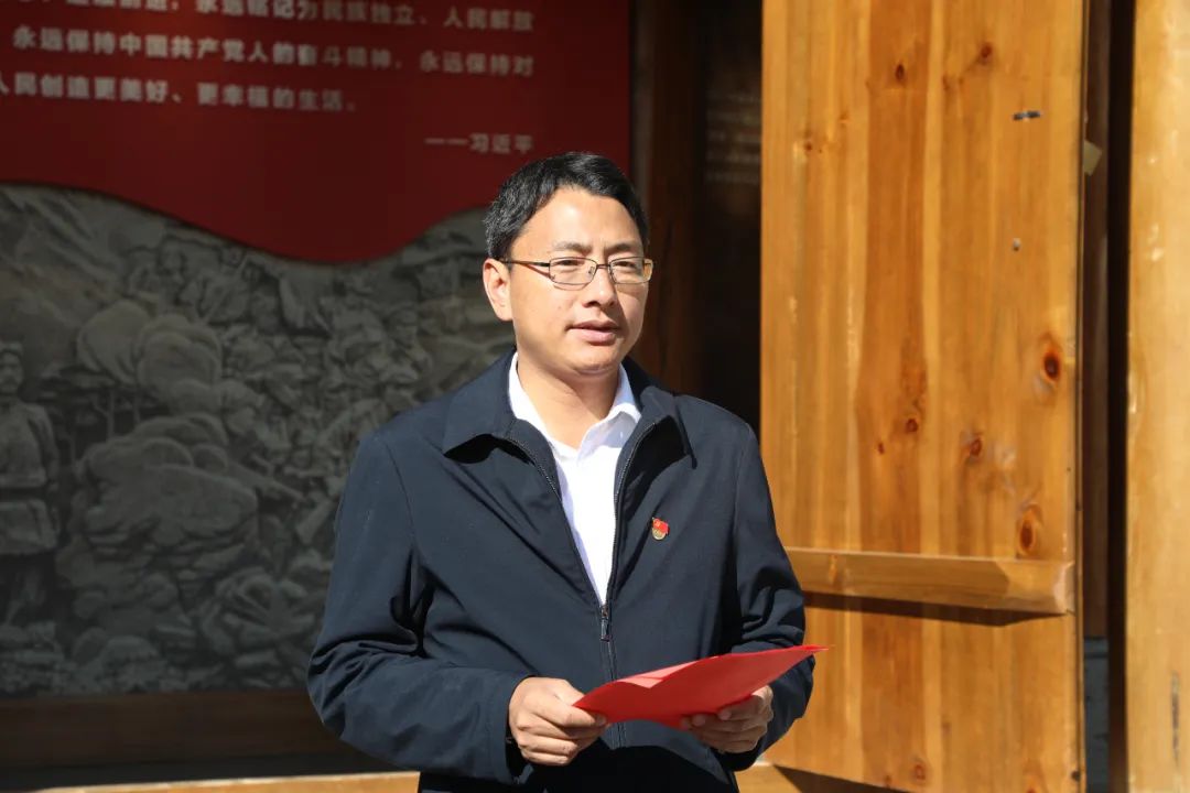 玉龙县揭牌民营经济人士理想信念教育基地 (2).jpg