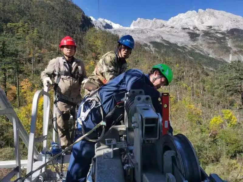 保障游客安全！玉龙雪山冰川公园索道完成设备大修 (2).jpg