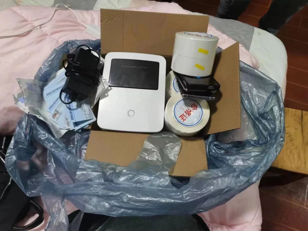涉黄小广告嫌疑人被丽江警方一网打尽 (2).jpg