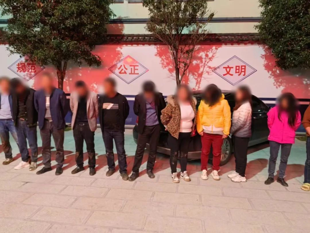丽江古城警方再抓26人！成功打掉一个流动赌博团伙！ (2).jpg