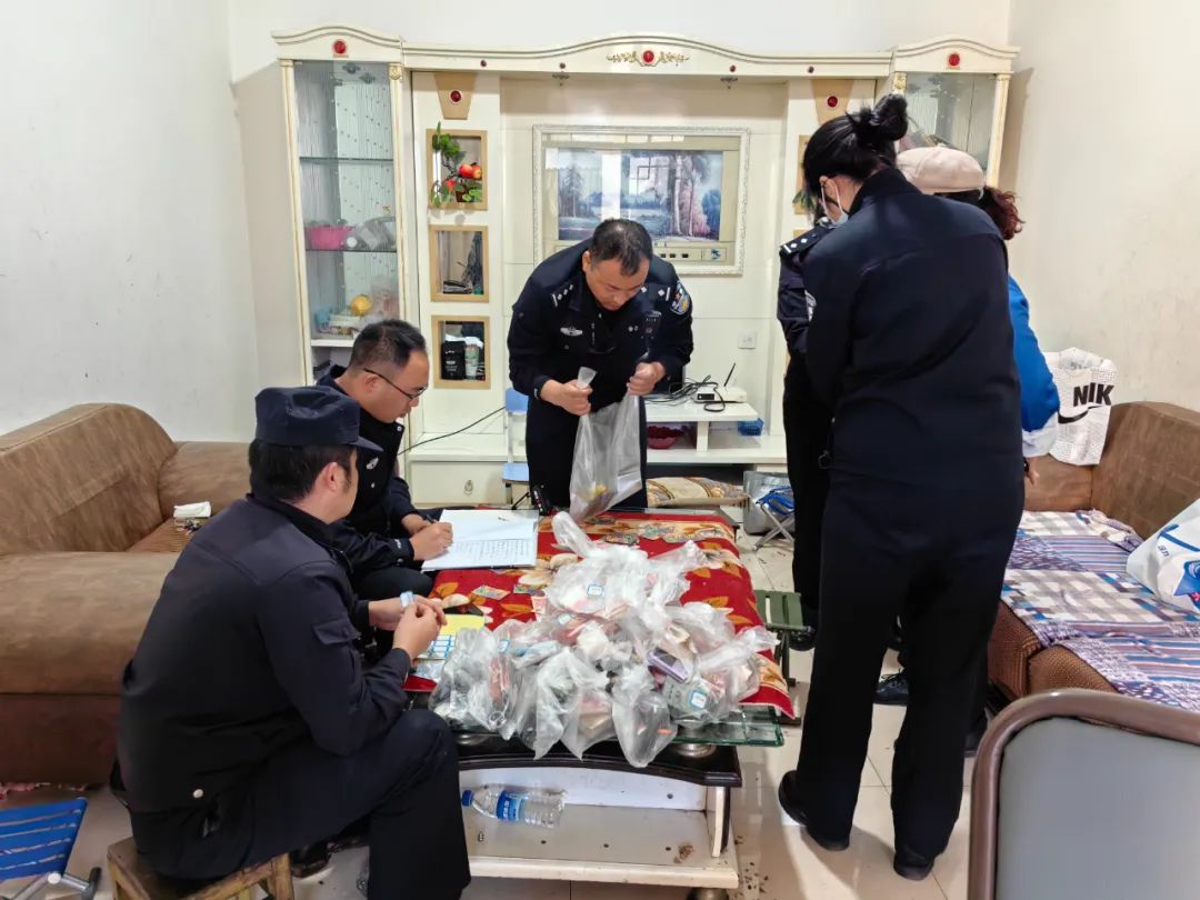 21名赌徒被抓获，涉案赌资达53099元！.jpg