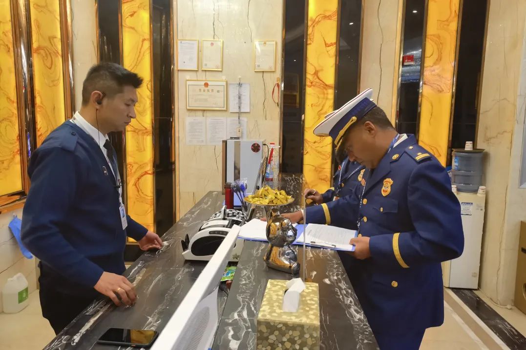 丽江消防集中行动：确保洗浴足疗场所消防安全 (2).jpg
