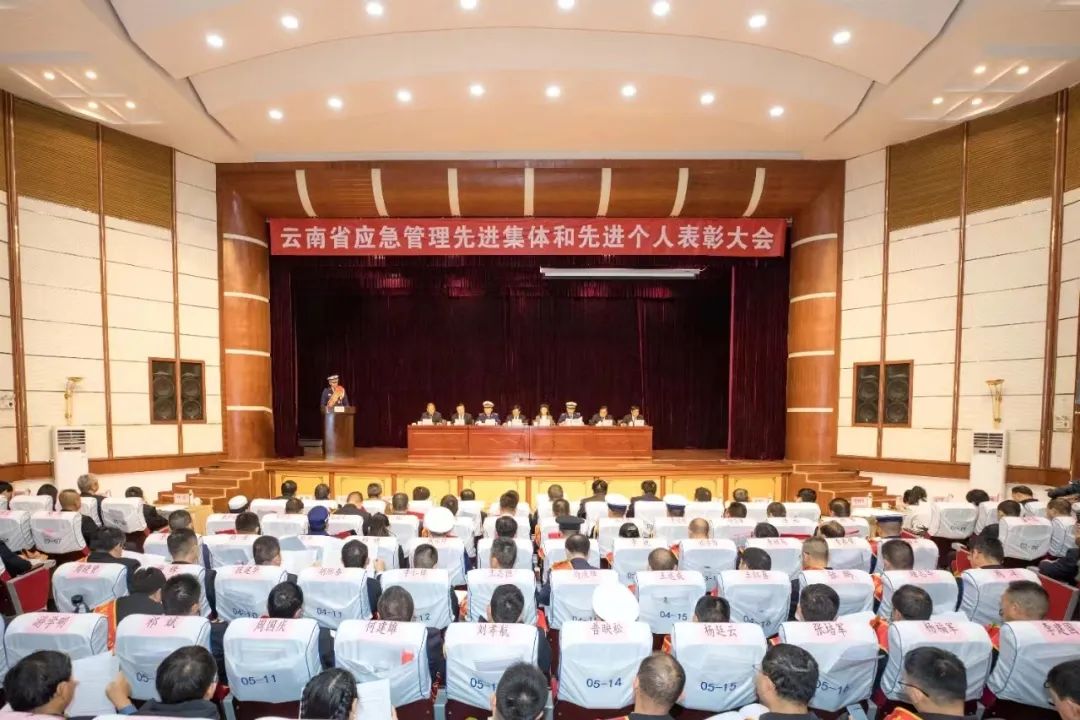 英雄无悔三十载！丽江森林消防支队荣获先进集体称号.jpg