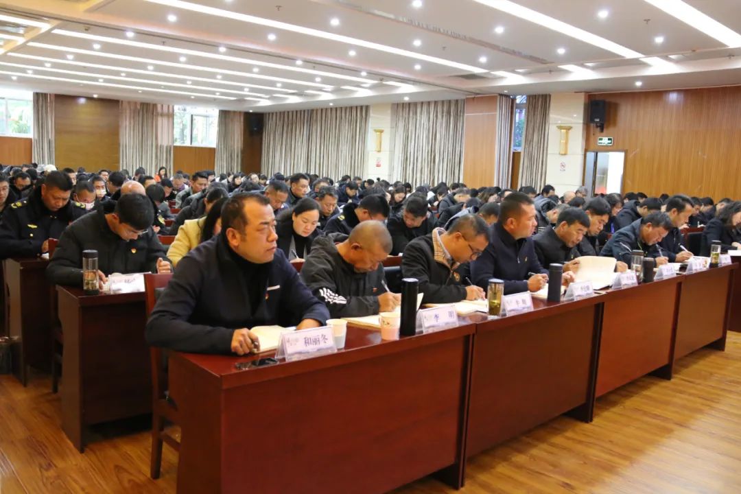 丽江古城保护管理局开展专题党课，担当保护与发展责任 (3).jpg