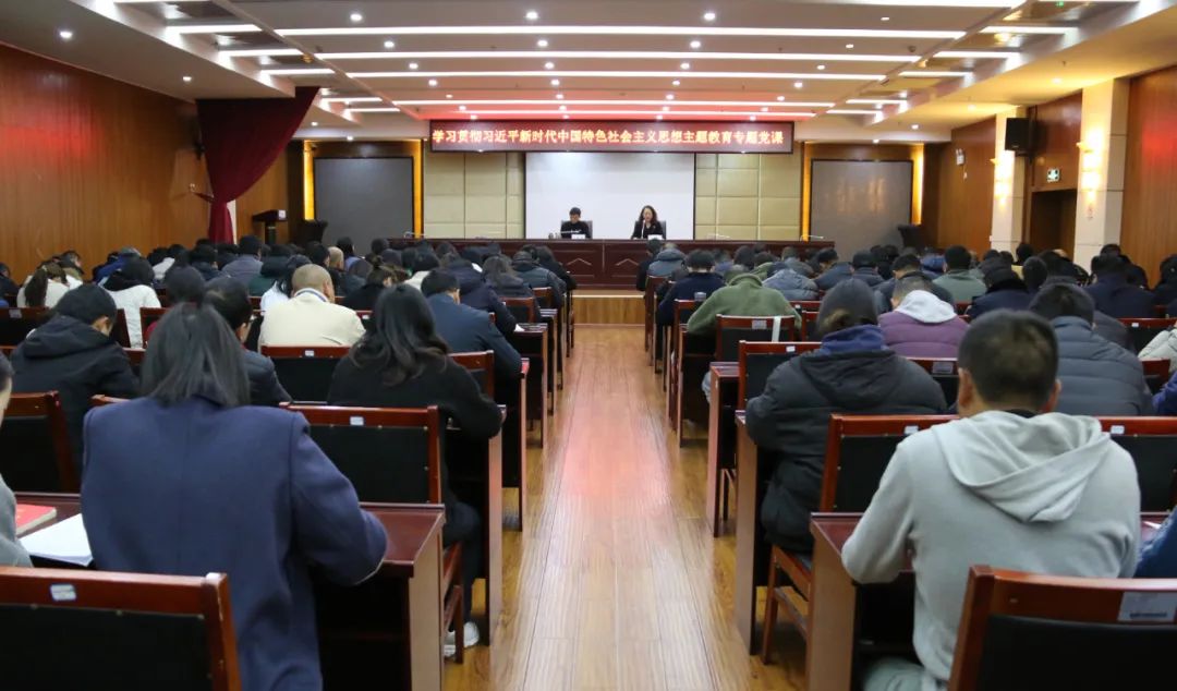 丽江古城保护管理局开展专题党课，担当保护与发展责任.jpg