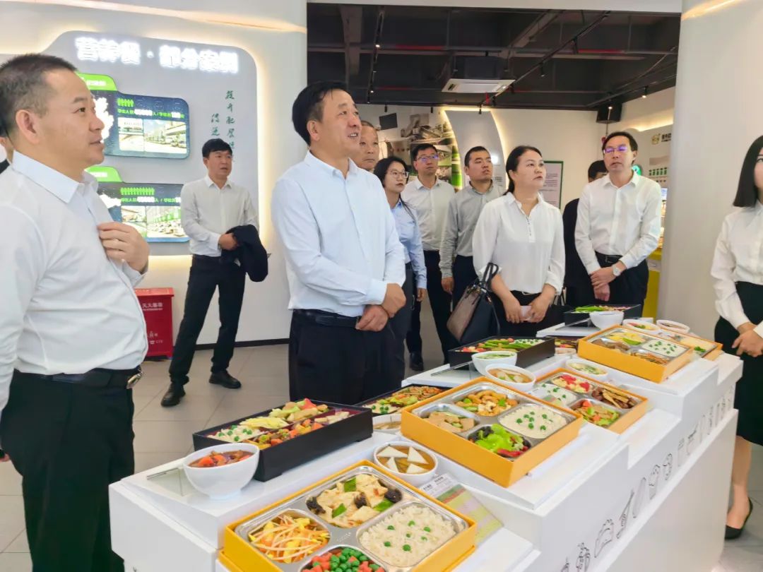 永胜县委书记率队招商，积极开拓优质农产品销售渠道.jpg