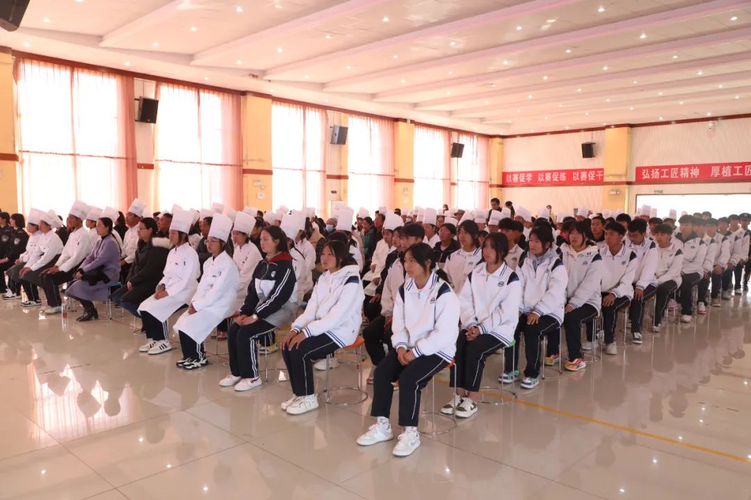 丽江市餐饮行业产教融合共同体成立，开启校企合作新篇章 (2).jpg