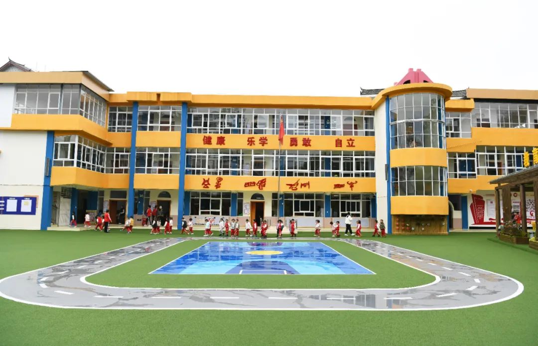 幻彩童话世界：重塑丽江市新苗幼儿园 (2).jpg