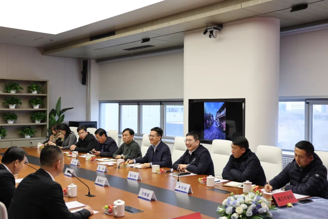 丽江市与北京绿钒携手共建全钒液流储能电池基地.jpg