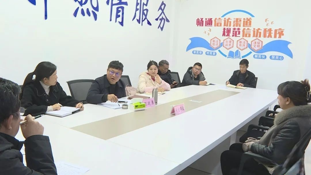 宁蒗县长黎建勇带头办好民生实事1.jpg