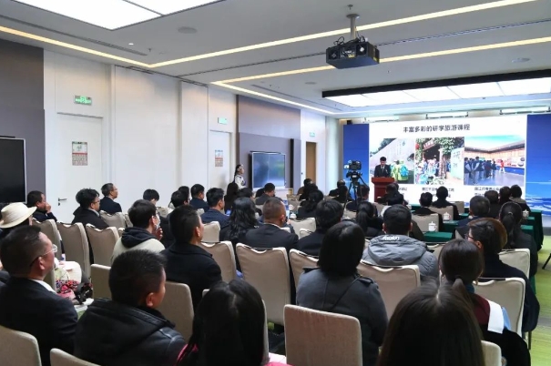 “一滴水经过丽江”研学季产品发布 (3).png