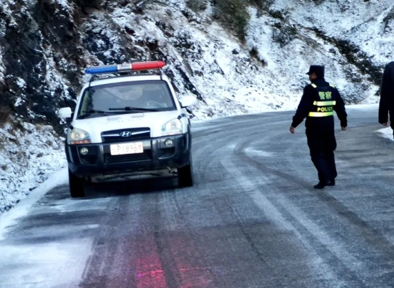 宁蒗交警大队发布雨雪恶劣天气交通安全提示.png