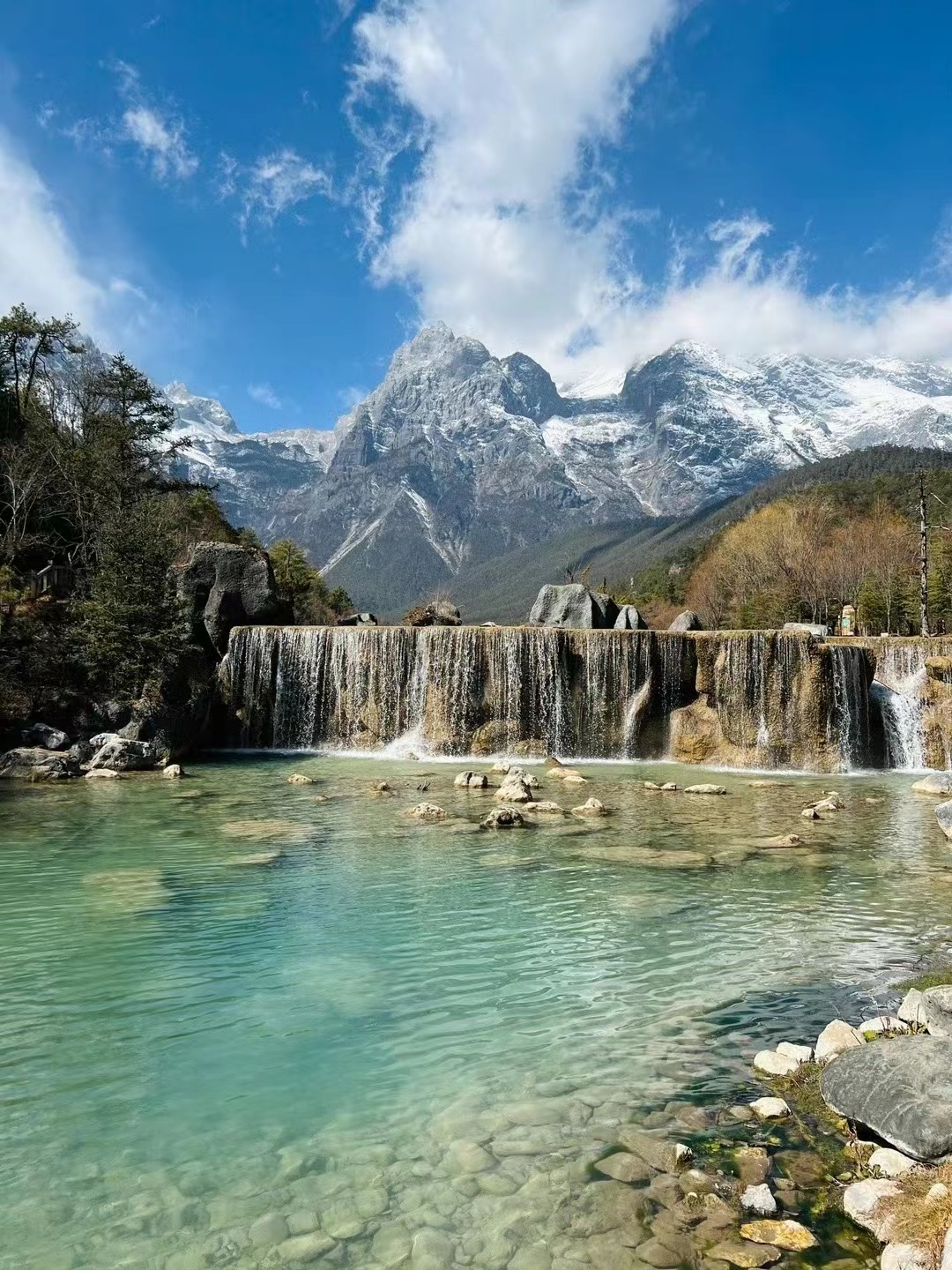 大年初三，玉龙雪山喜迎八方游客，美景共赏与温馨服务并存2.jpg