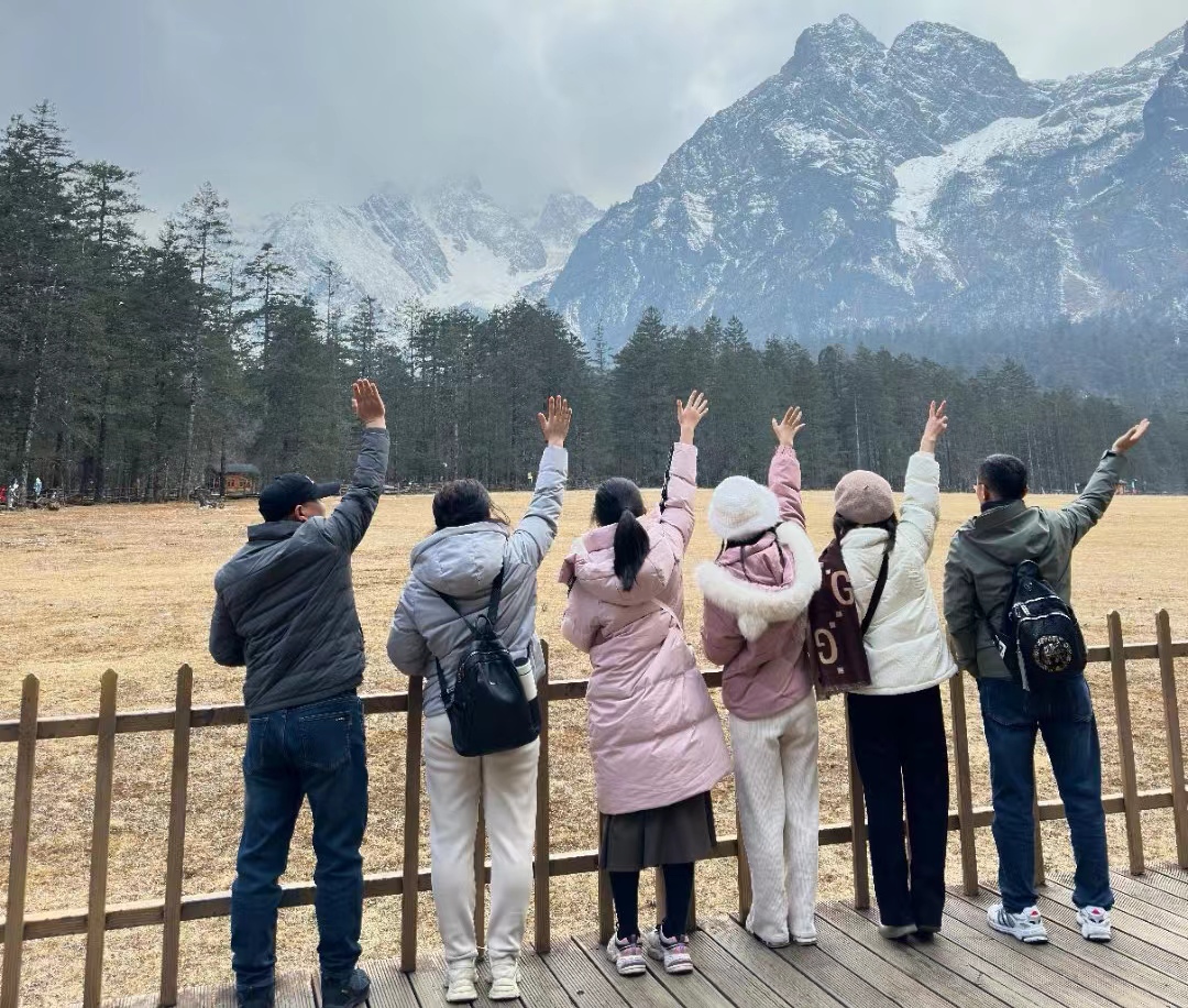 大年初三，玉龙雪山喜迎八方游客，美景共赏与温馨服务并存9.jpg