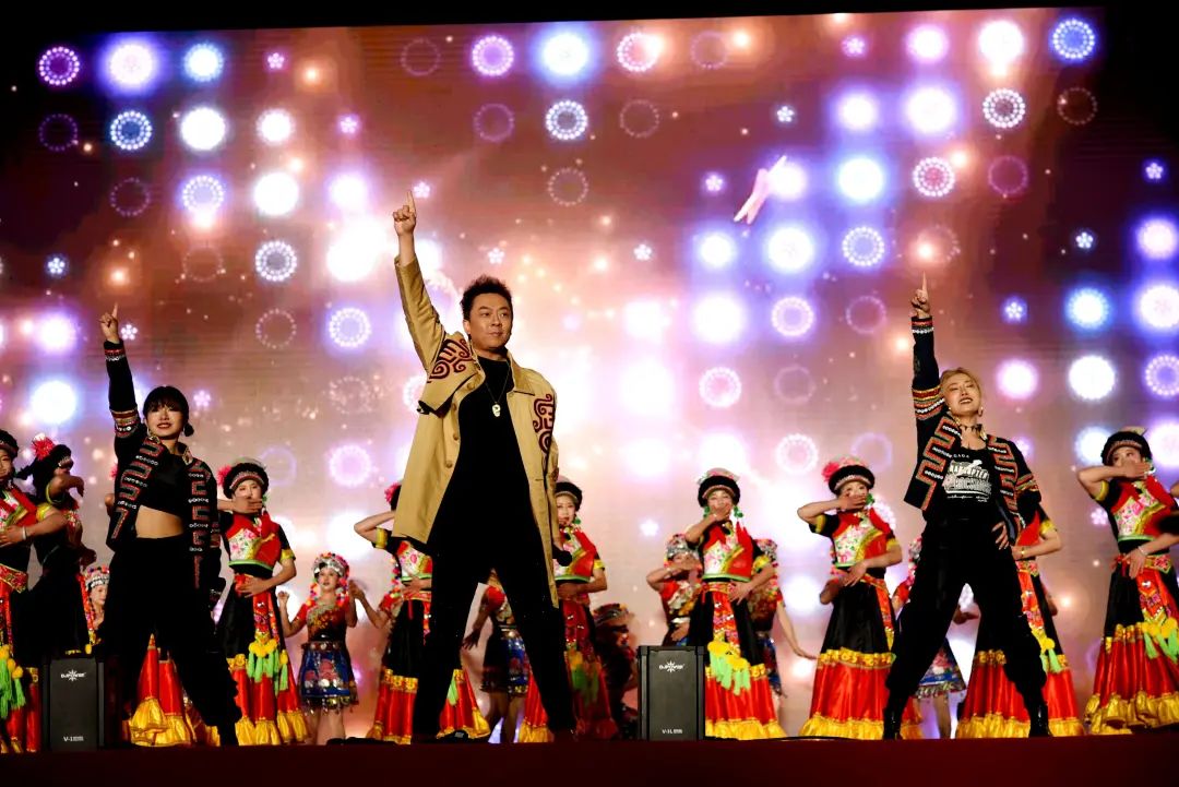 丽江古城区2024年元宵晚会璀璨上演，线上线下共庆佳节4.jpeg
