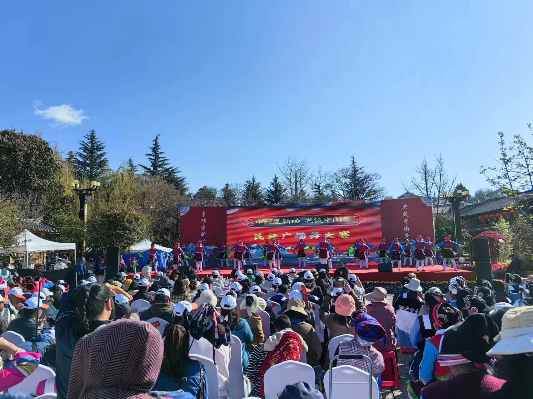 巾帼建新功共筑中国梦 古城区民族广场舞大赛盛大举行01.jpg